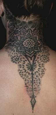 neck-tattoos-women-henna