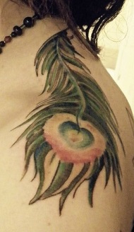 peacock-feather-tattoo-shoulder