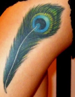 peacock-feather-tattoo-thigh