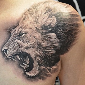 shoulder-tattoos-men-lion