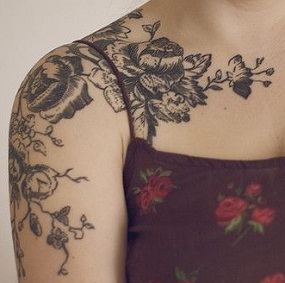 shoulder-tattoos-women-flowers
