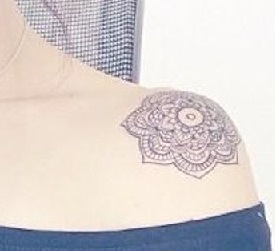 shoulder-tattoos-women-henna