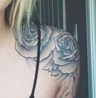 shoulder-tattoos-women-roses
