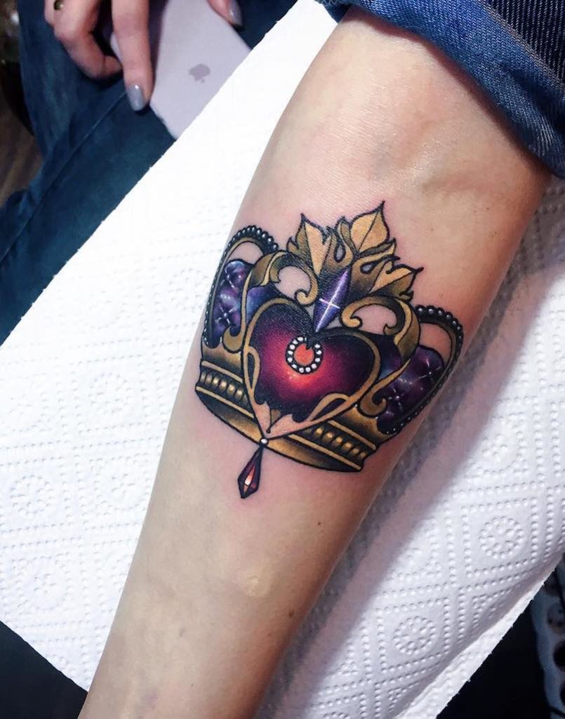 Olie Siiz Crown Tattoo