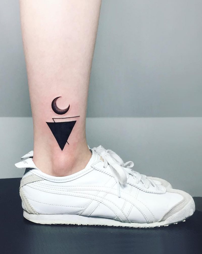 Simple Tattoo by Tattooist IDA