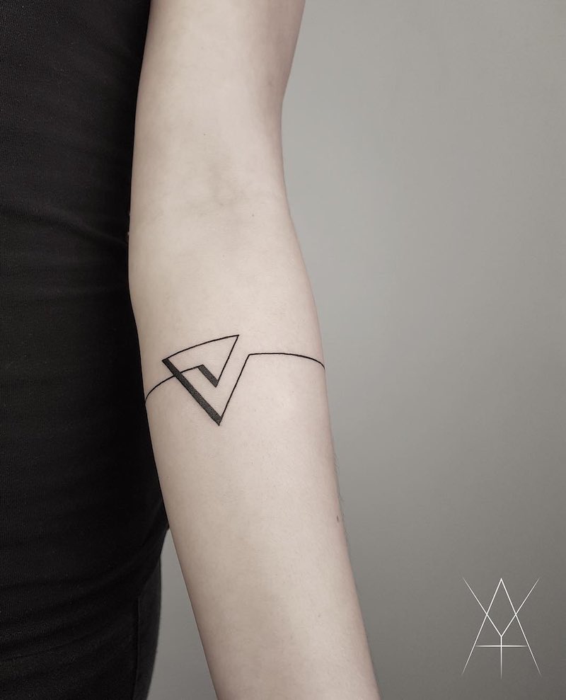 Simple Tattoo by Yashka Steiner