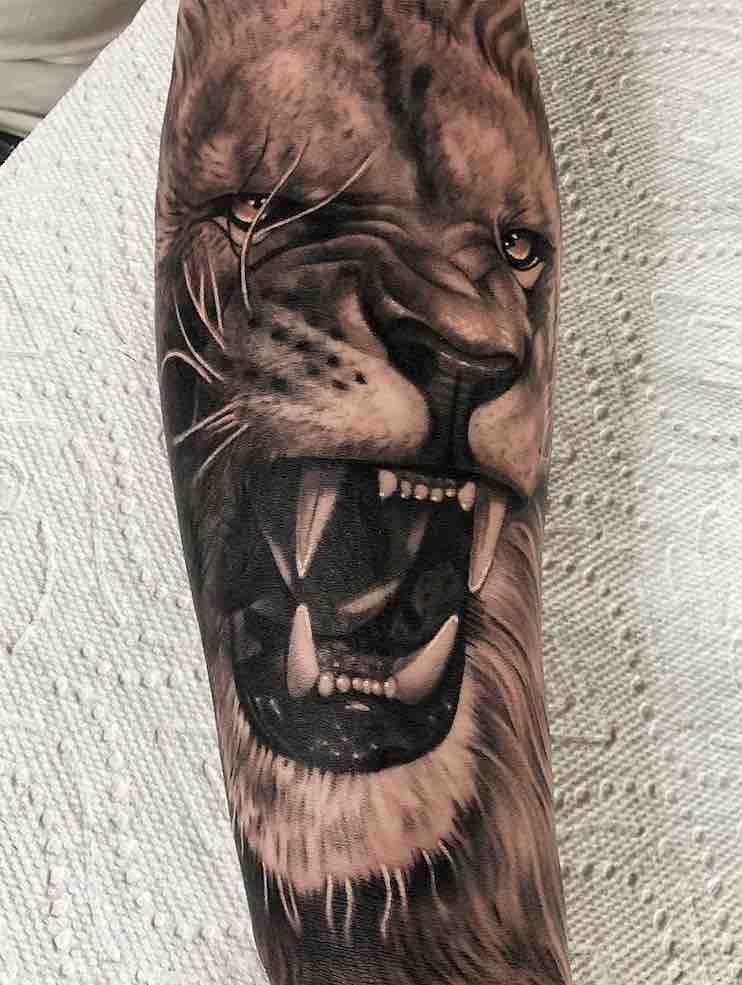 Lion Tattoo by Giovanni Zamora