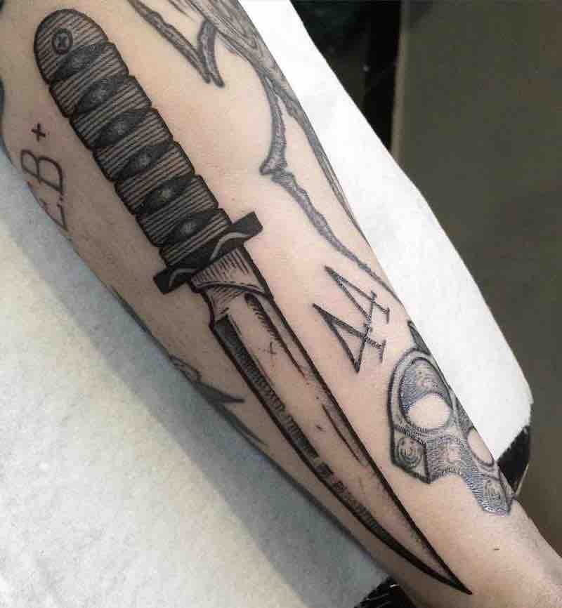 Knife Tattoo by Nhat Be